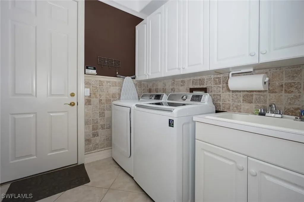 4248 Kensington High Street Naples FL 34105