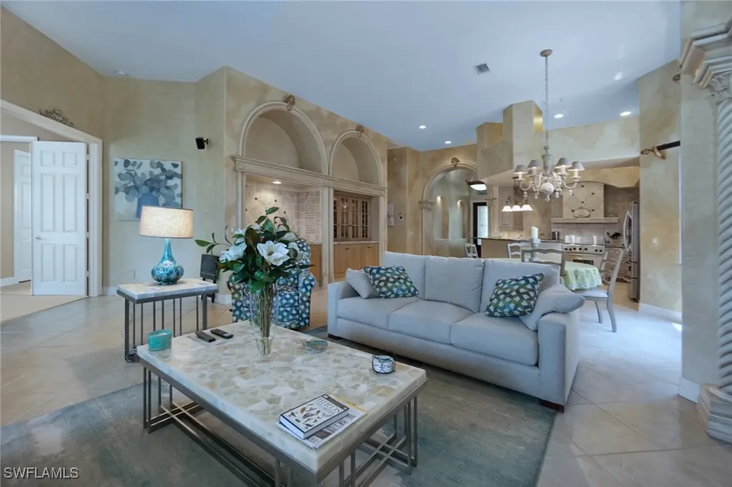 4248 Kensington High Street Naples FL 34105