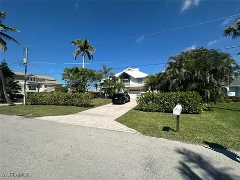 405 Cristobal Street Naples FL 34113