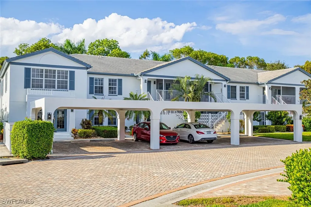 823 Tanbark Drive Naples FL 34108