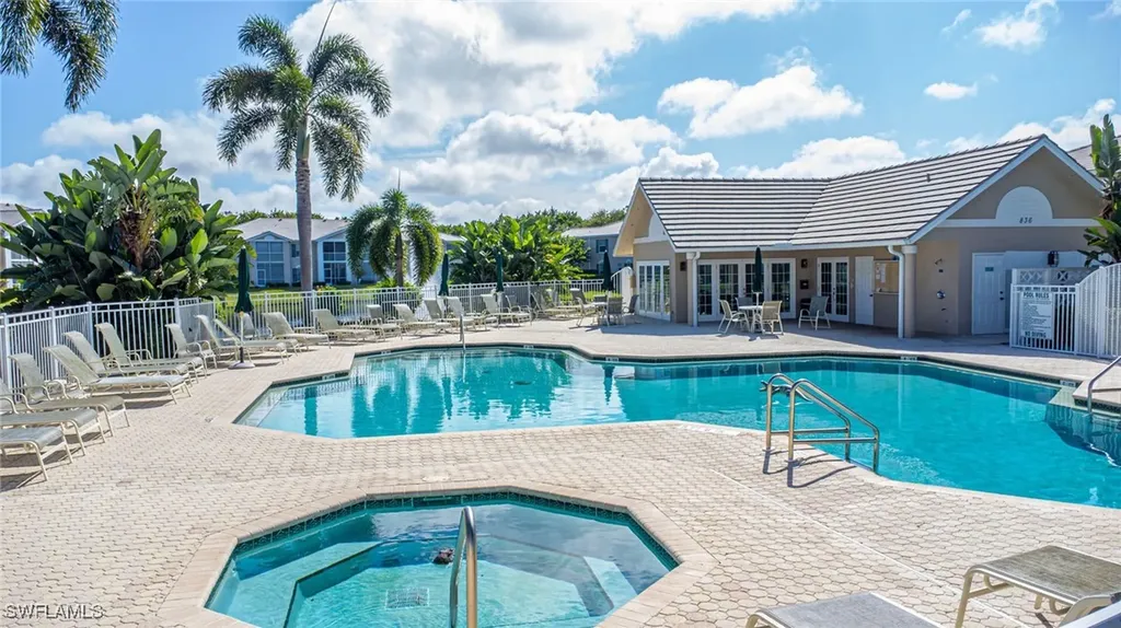 823 Tanbark Drive Naples FL 34108