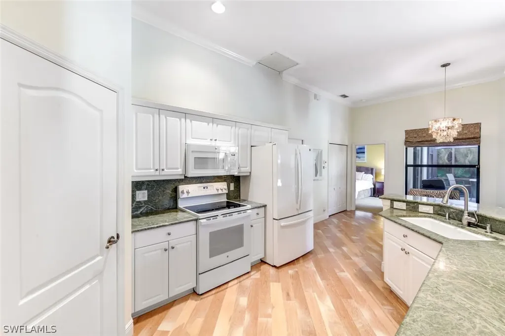 302 Sawgrass Court Naples FL 34110