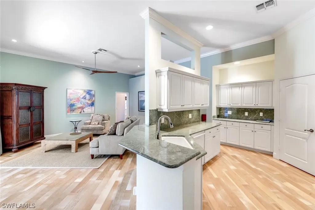 302 Sawgrass Court Naples FL 34110