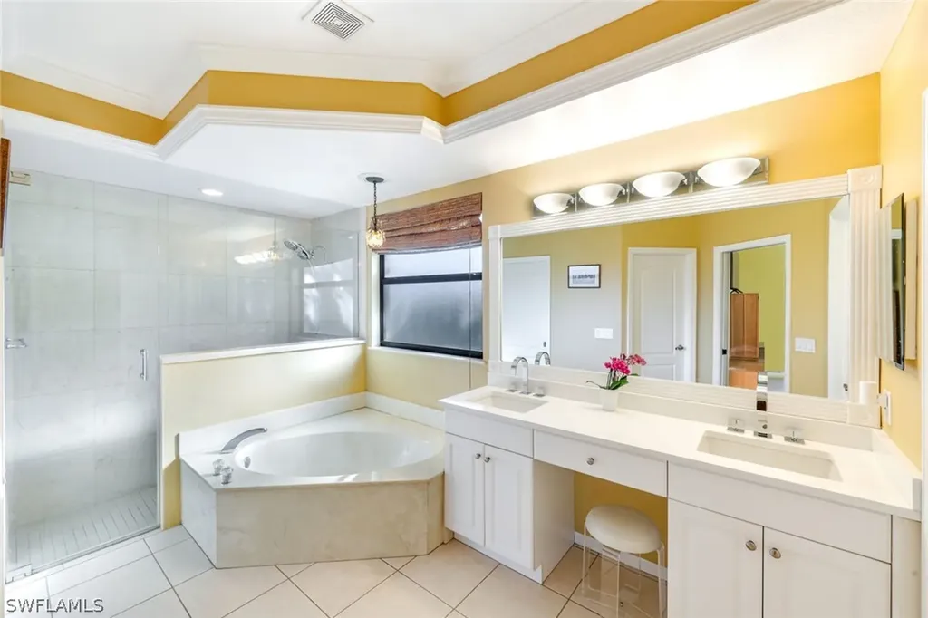 302 Sawgrass Court Naples FL 34110