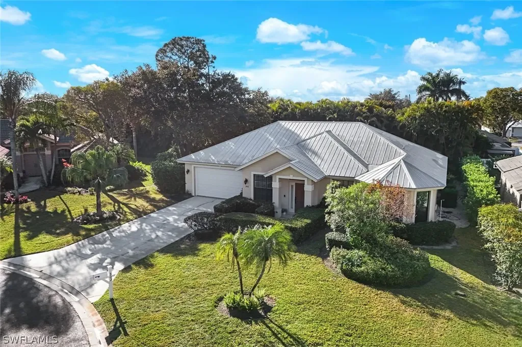 302 Sawgrass Court Naples FL 34110