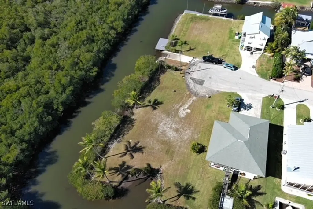 1276 Grand Canal Drive Naples FL 34110