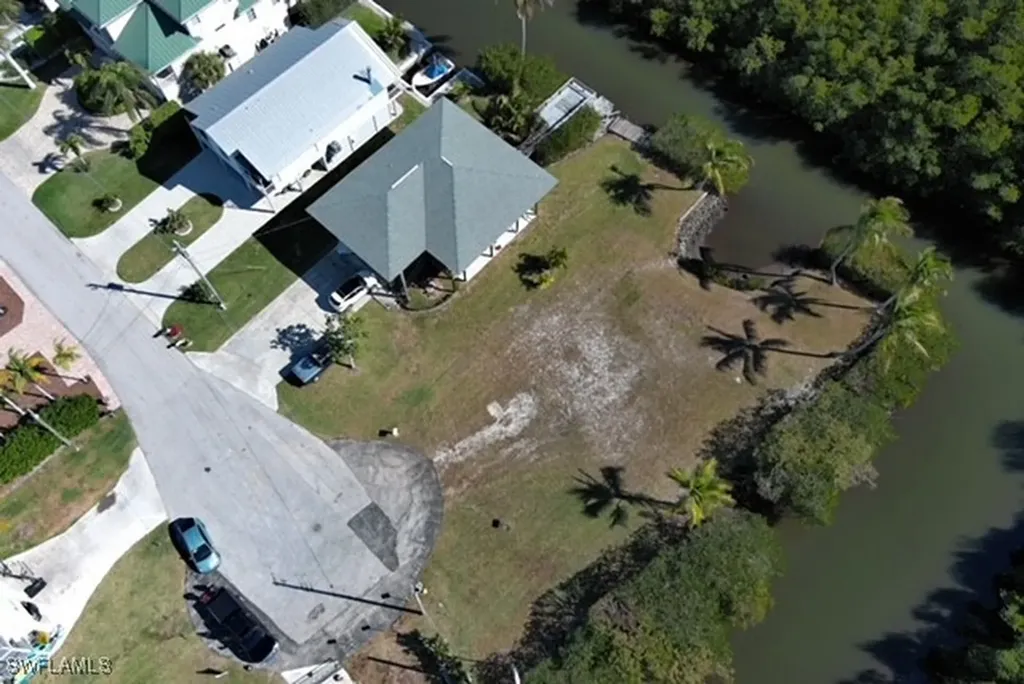 1276 Grand Canal Drive Naples FL 34110