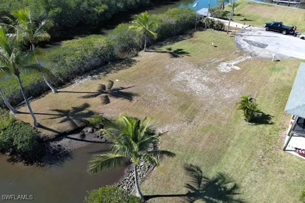 1276 Grand Canal Drive Naples FL 34110