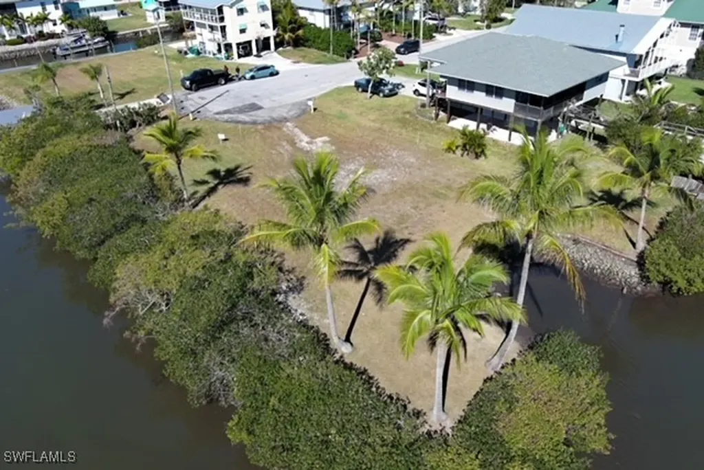 1276 Grand Canal Drive Naples FL 34110