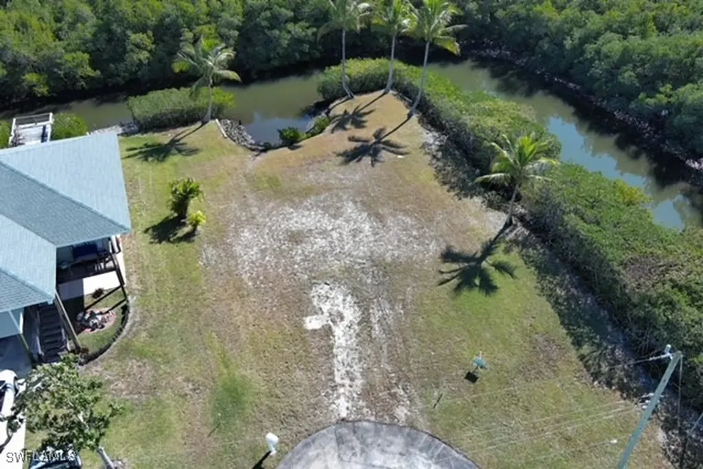 1276 Grand Canal Drive Naples FL 34110