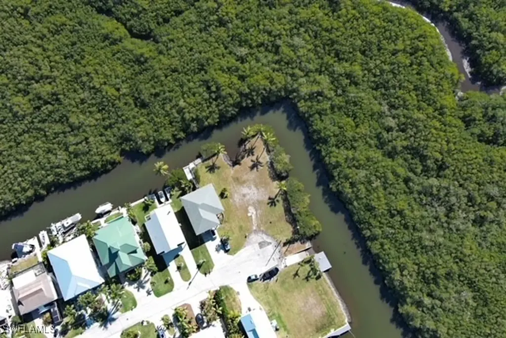 1276 Grand Canal Drive Naples FL 34110