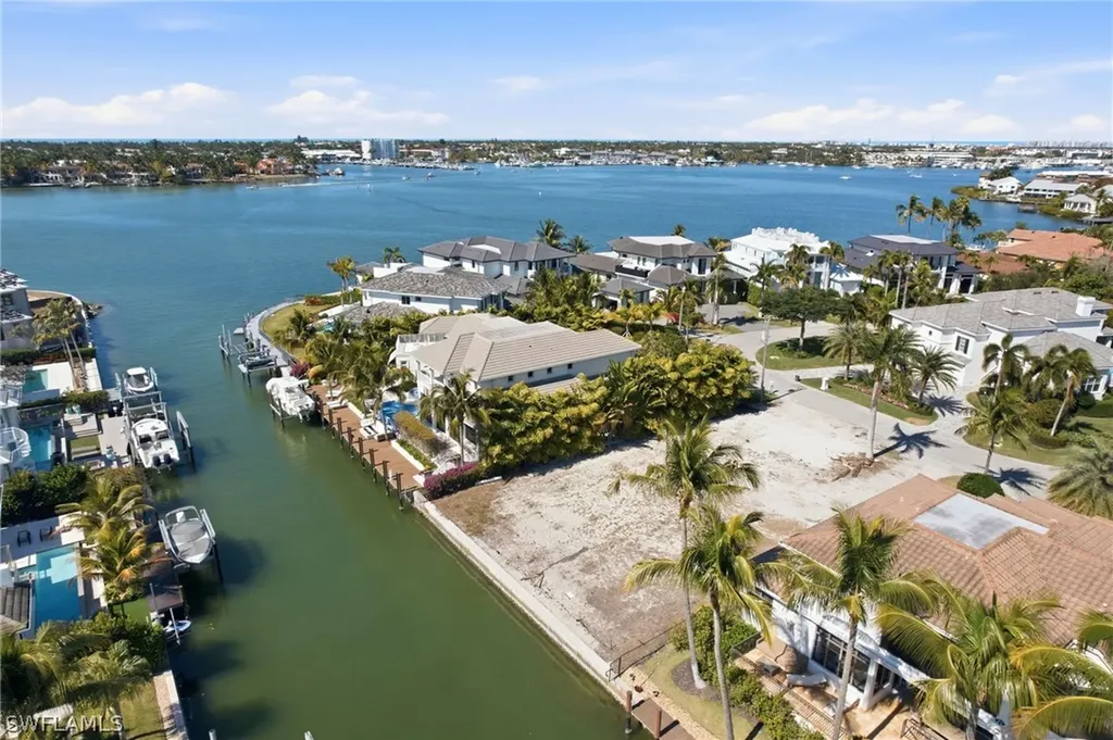 1670 Dolphin Court Naples FL 34102