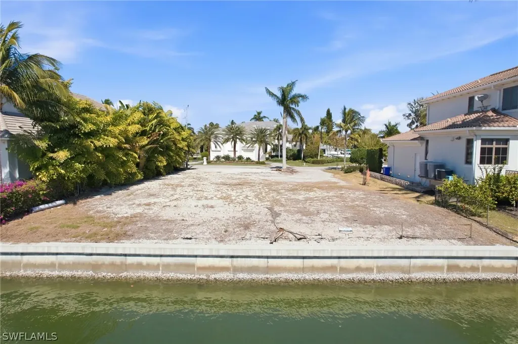 1670 Dolphin Court Naples FL 34102