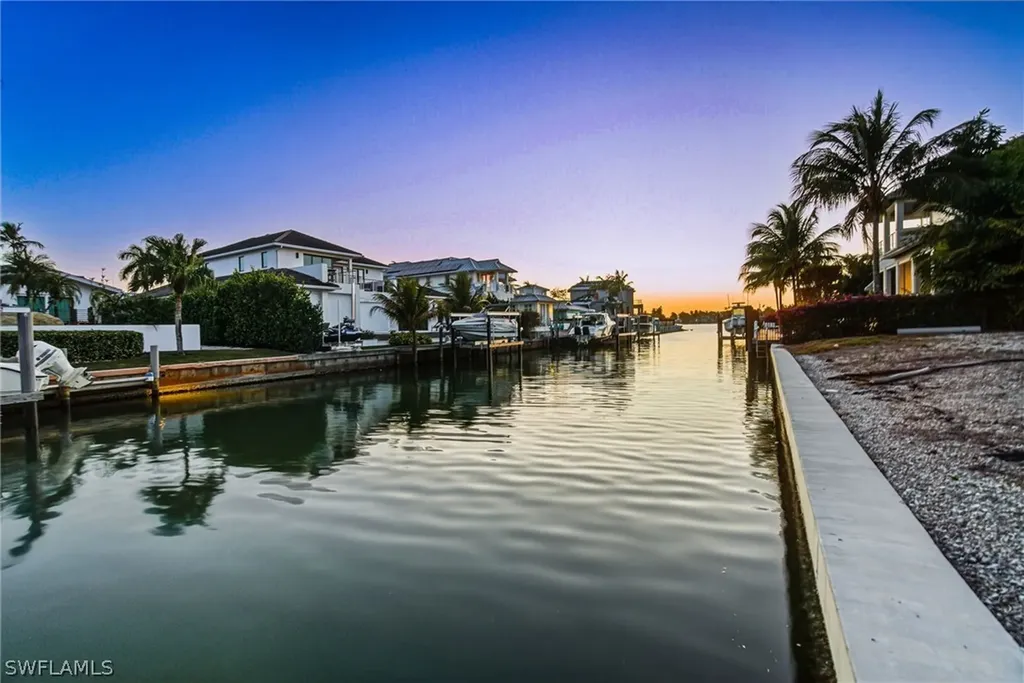 1670 Dolphin Court Naples FL 34102