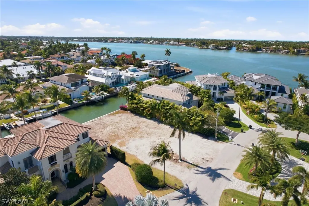 1670 Dolphin Court Naples FL 34102