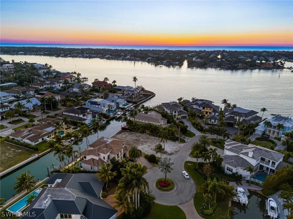 1670 Dolphin Court Naples FL 34102
