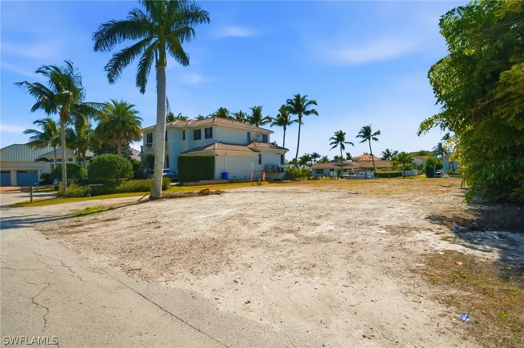 1670 Dolphin Court Naples FL 34102