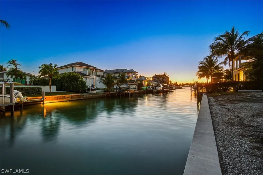 1670 Dolphin Court Naples FL 34102