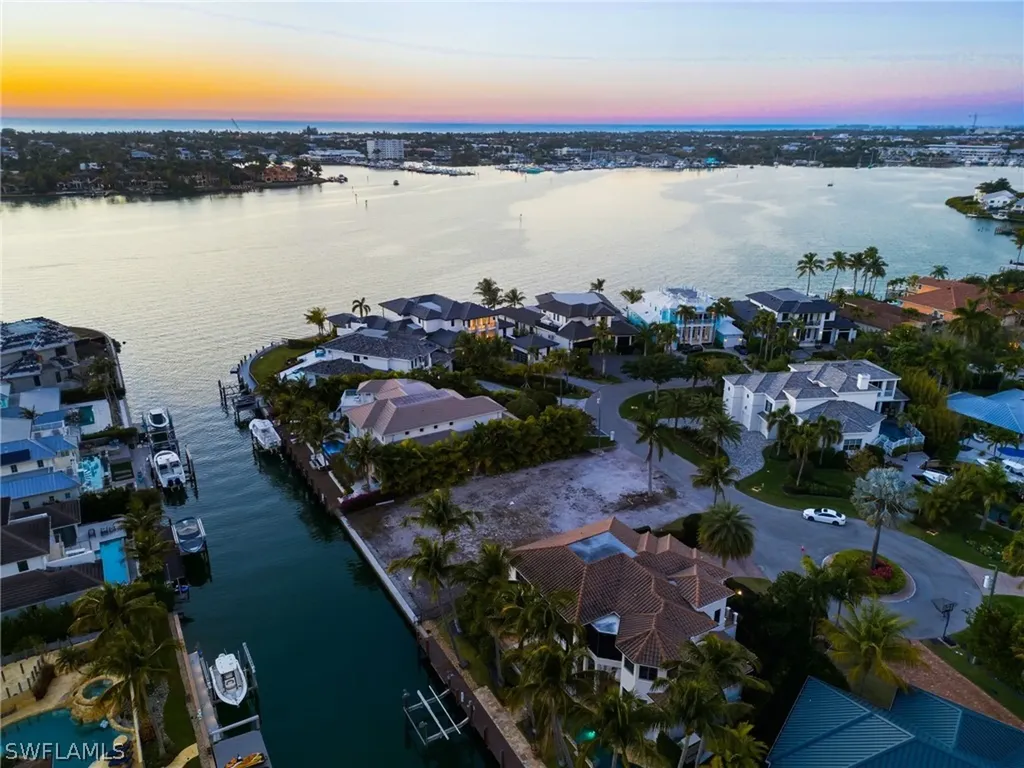 1670 Dolphin Court Naples FL 34102