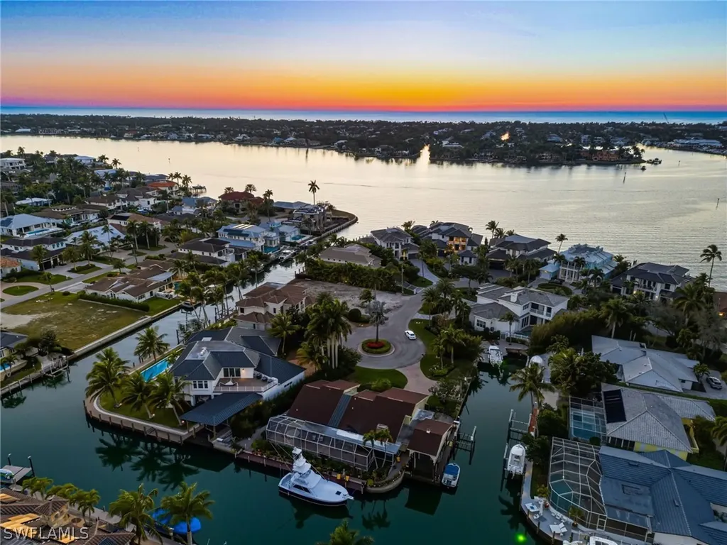 1670 Dolphin Court Naples FL 34102