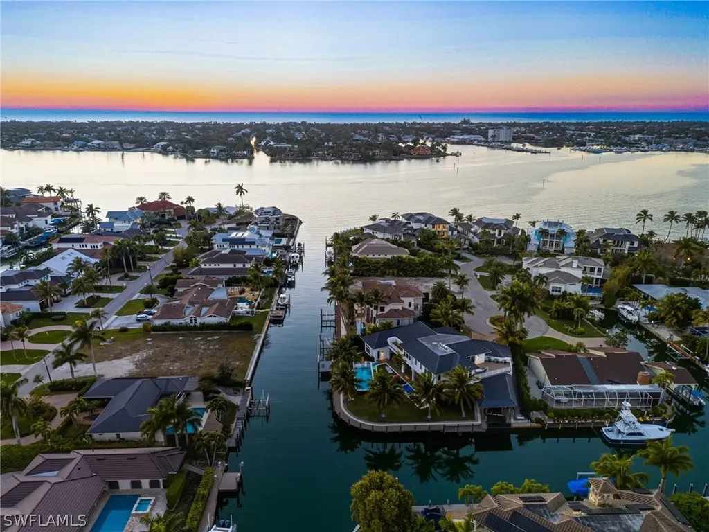 1670 Dolphin Court Naples FL 34102