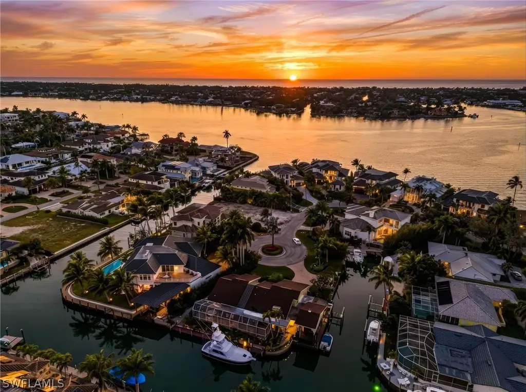 1670 Dolphin Court Naples FL 34102