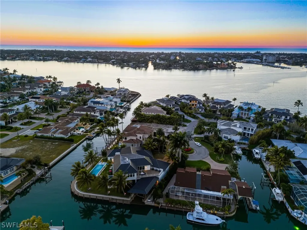 1670 Dolphin Court Naples FL 34102