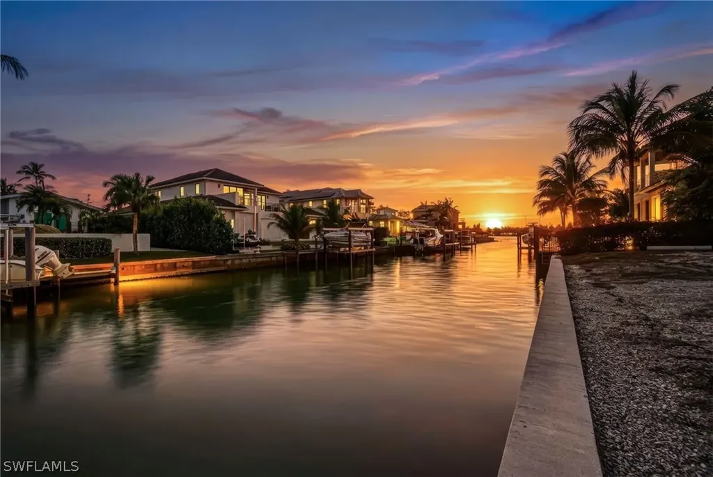 1670 Dolphin Court Naples FL 34102
