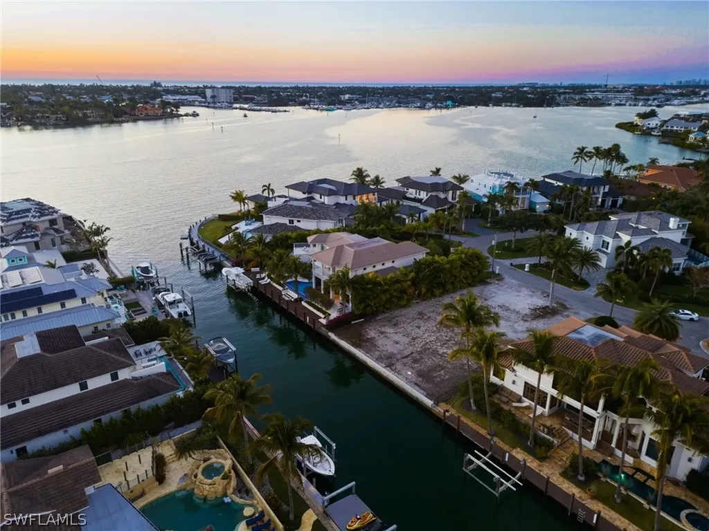 1670 Dolphin Court Naples FL 34102
