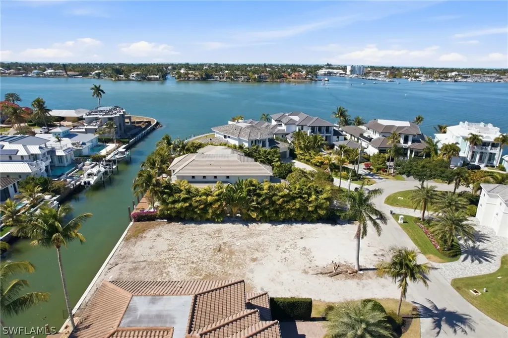 1670 Dolphin Court Naples FL 34102