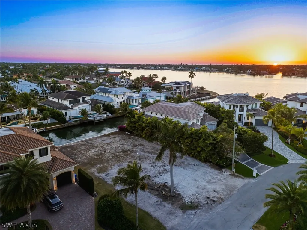 1670 Dolphin Court Naples FL 34102