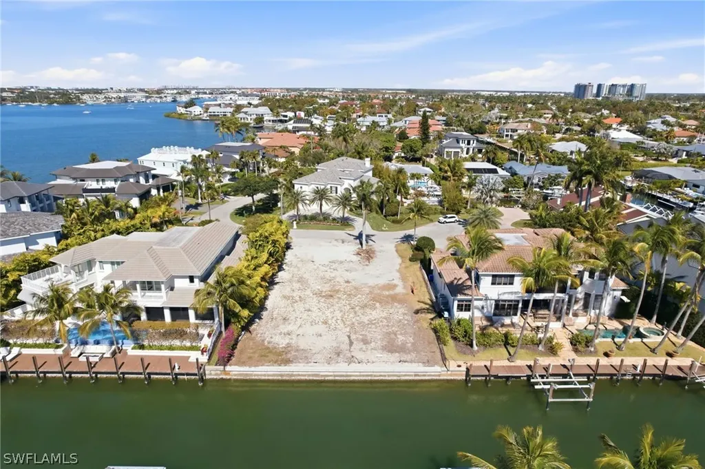 1670 Dolphin Court Naples FL 34102