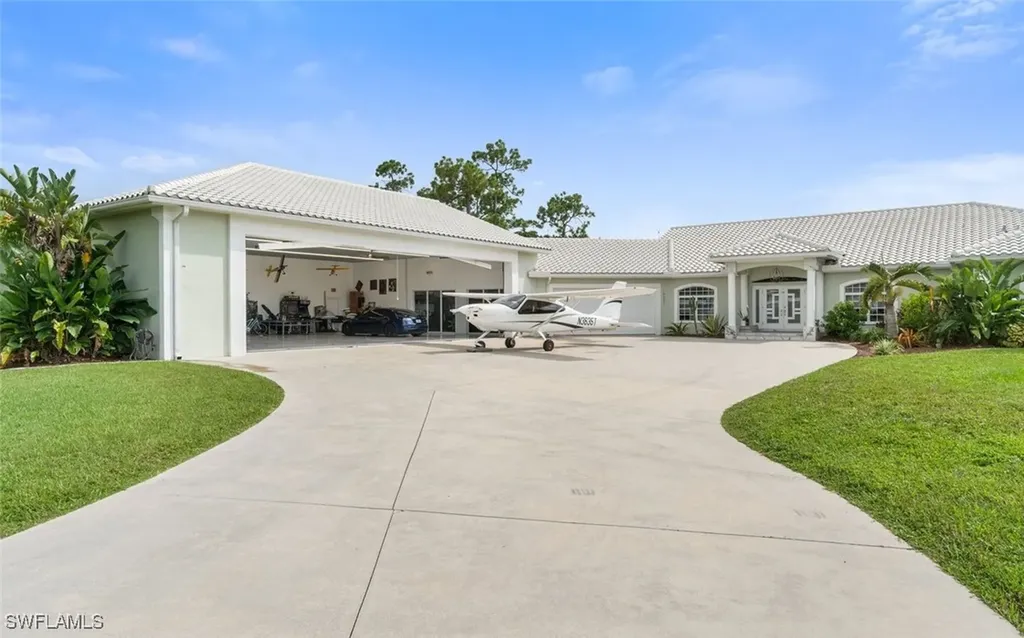 18683 Baseleg Avenue North Fort Myers FL 33917