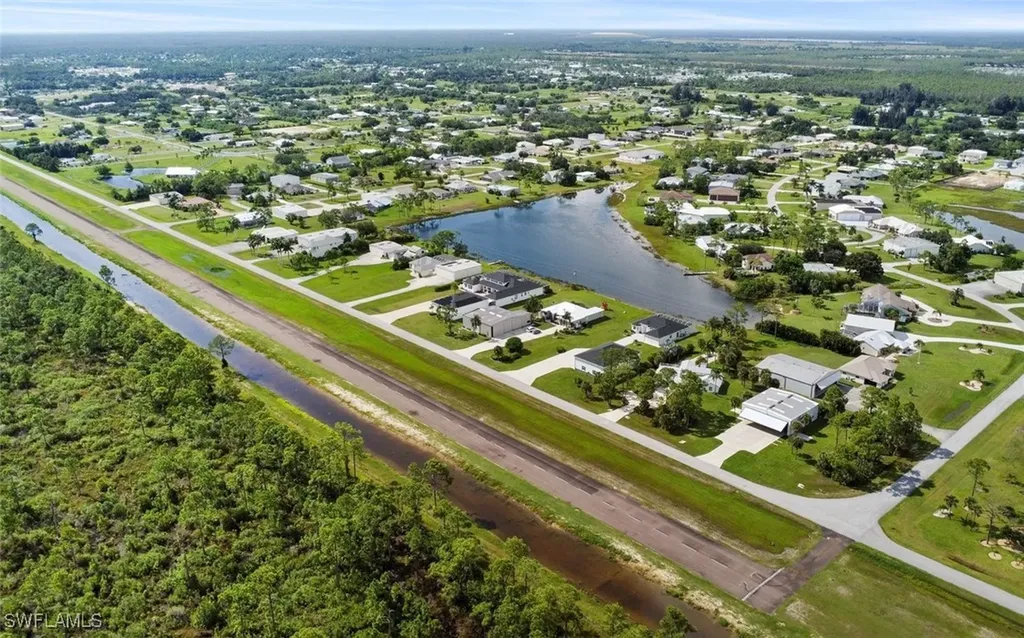 18683 Baseleg Avenue North Fort Myers FL 33917