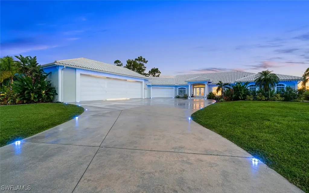 18683 Baseleg Avenue North Fort Myers FL 33917