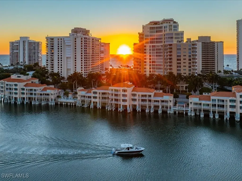 Naples FL, 4500 Gulf Shore Boulevard N, Unit 1-311