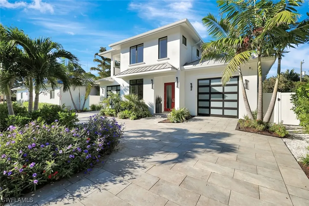 739 5th Avenue N Naples FL 34102