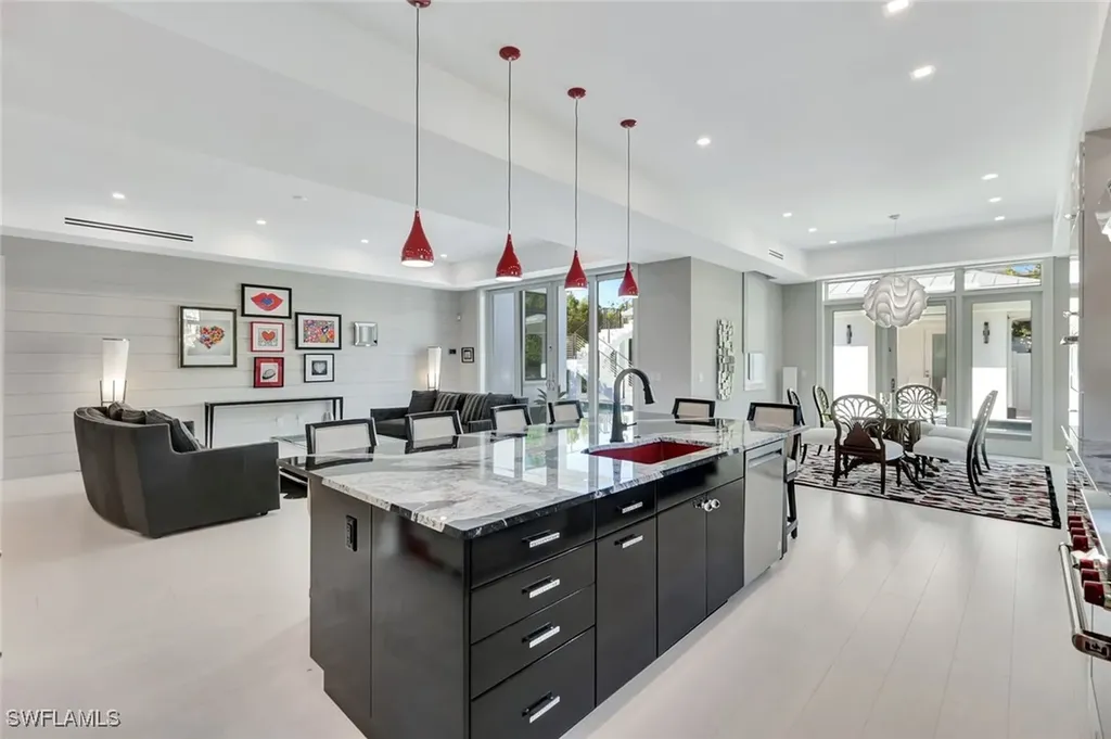 739 5th Avenue N Naples FL 34102