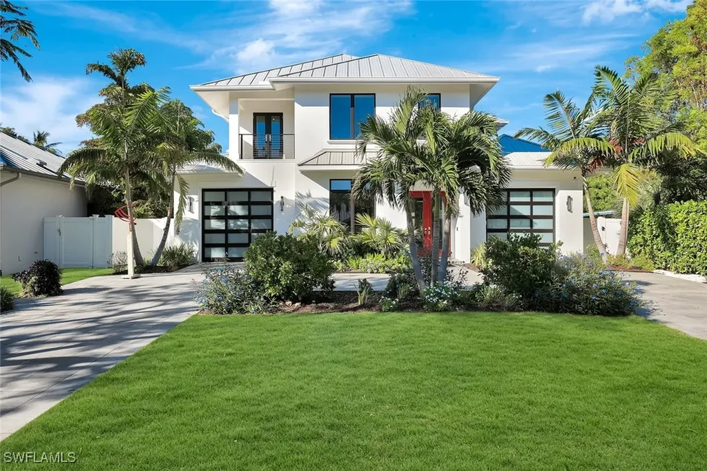 739 5th Avenue N Naples FL 34102
