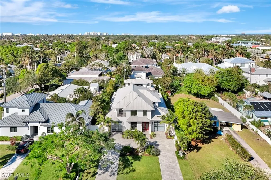 739 5th Avenue N Naples FL 34102