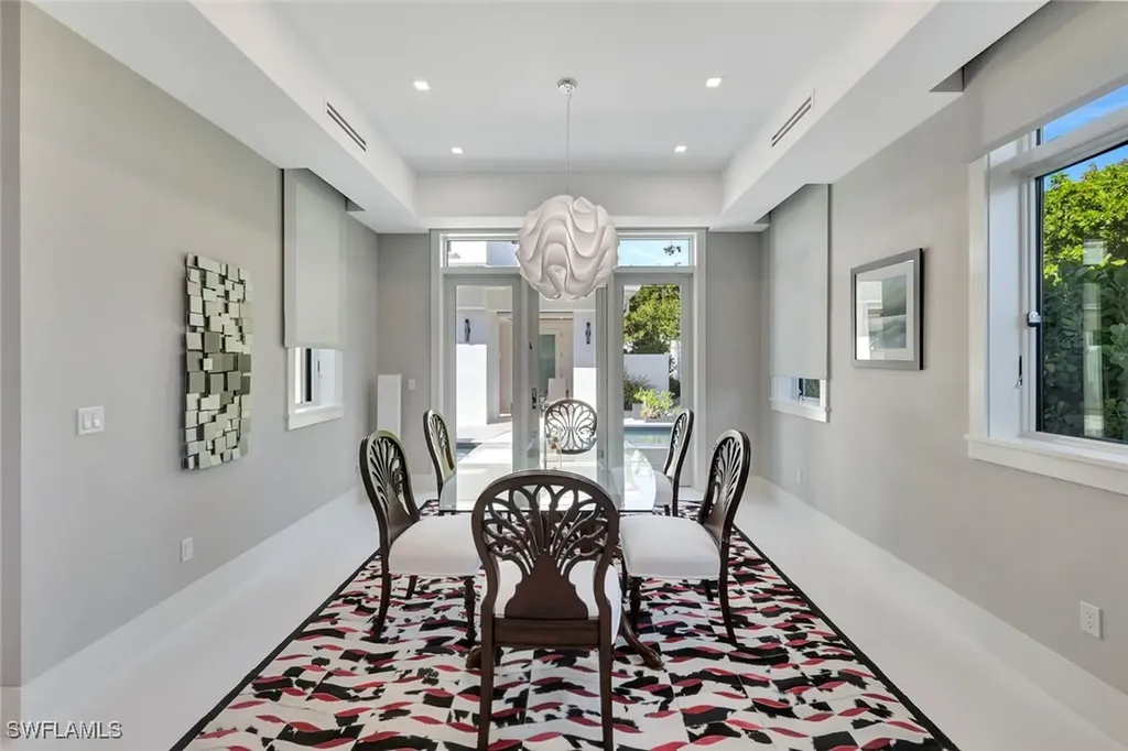 739 5th Avenue N Naples FL 34102