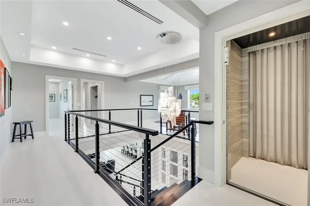 739 5th Avenue N Naples FL 34102