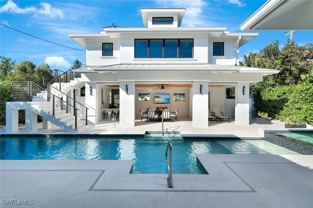 739 5th Avenue N Naples FL 34102