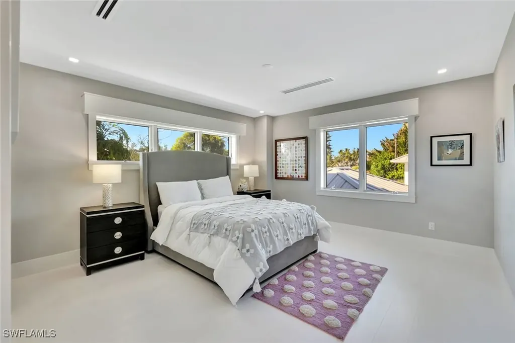 739 5th Avenue N Naples FL 34102