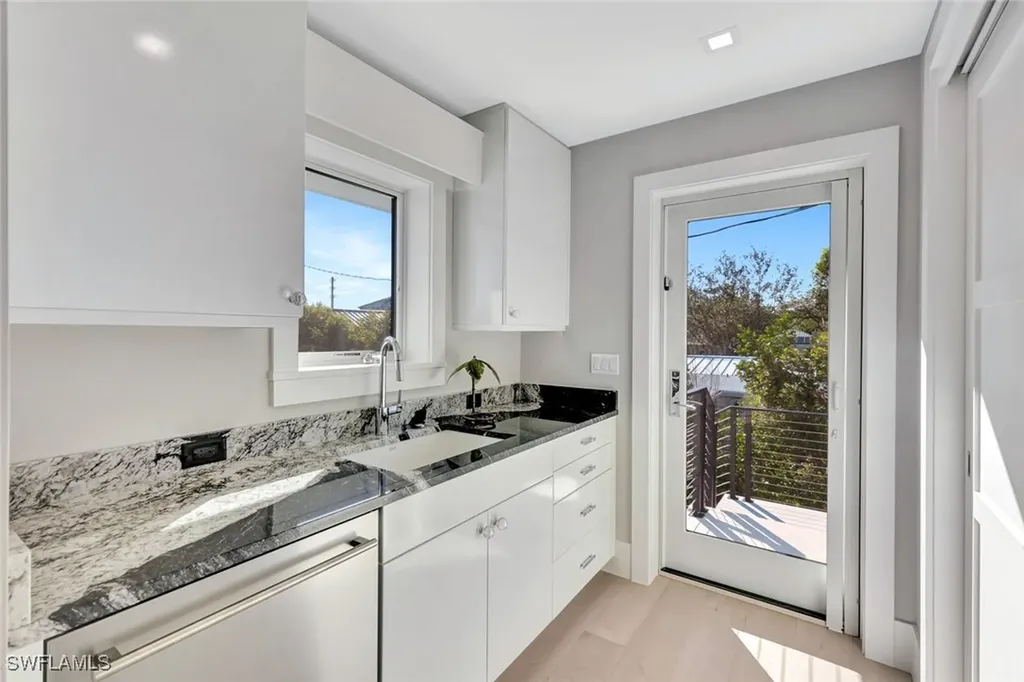 739 5th Avenue N Naples FL 34102