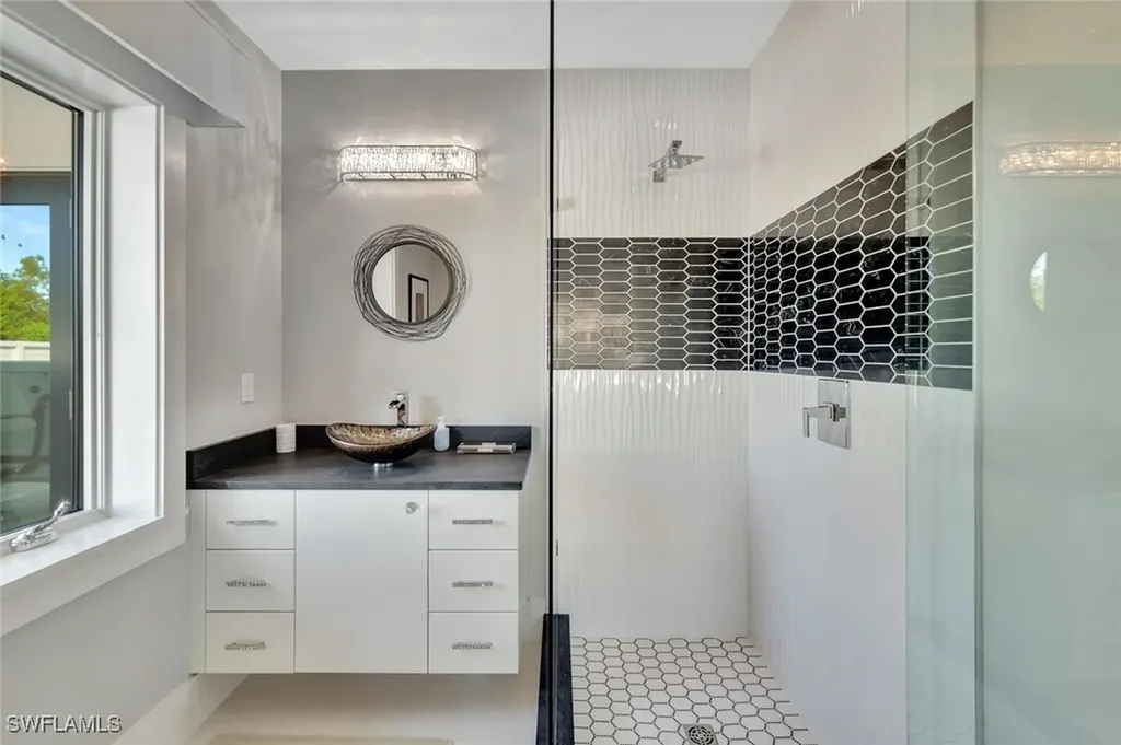 739 5th Avenue N Naples FL 34102