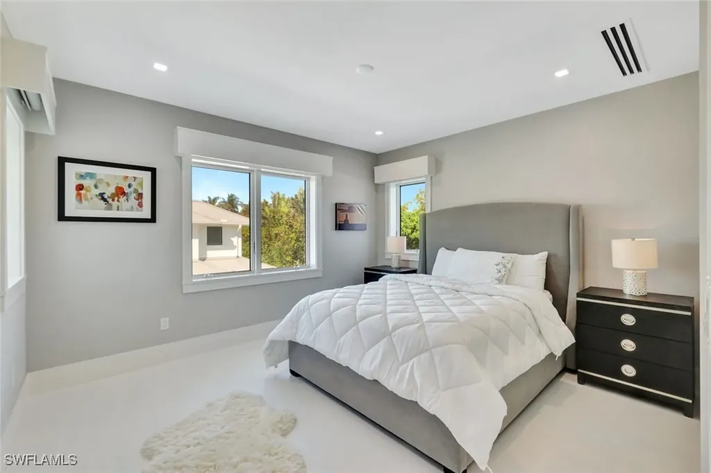 739 5th Avenue N Naples FL 34102