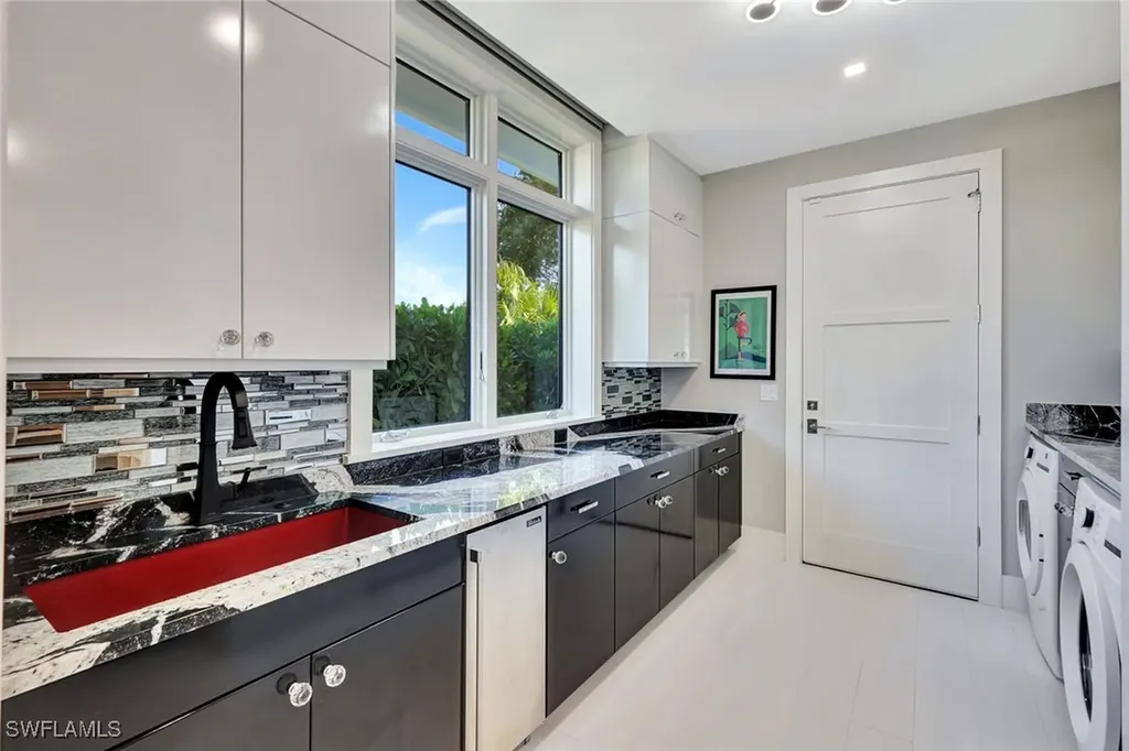 739 5th Avenue N Naples FL 34102