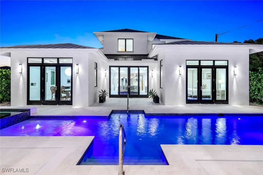 739 5th Avenue N Naples FL 34102