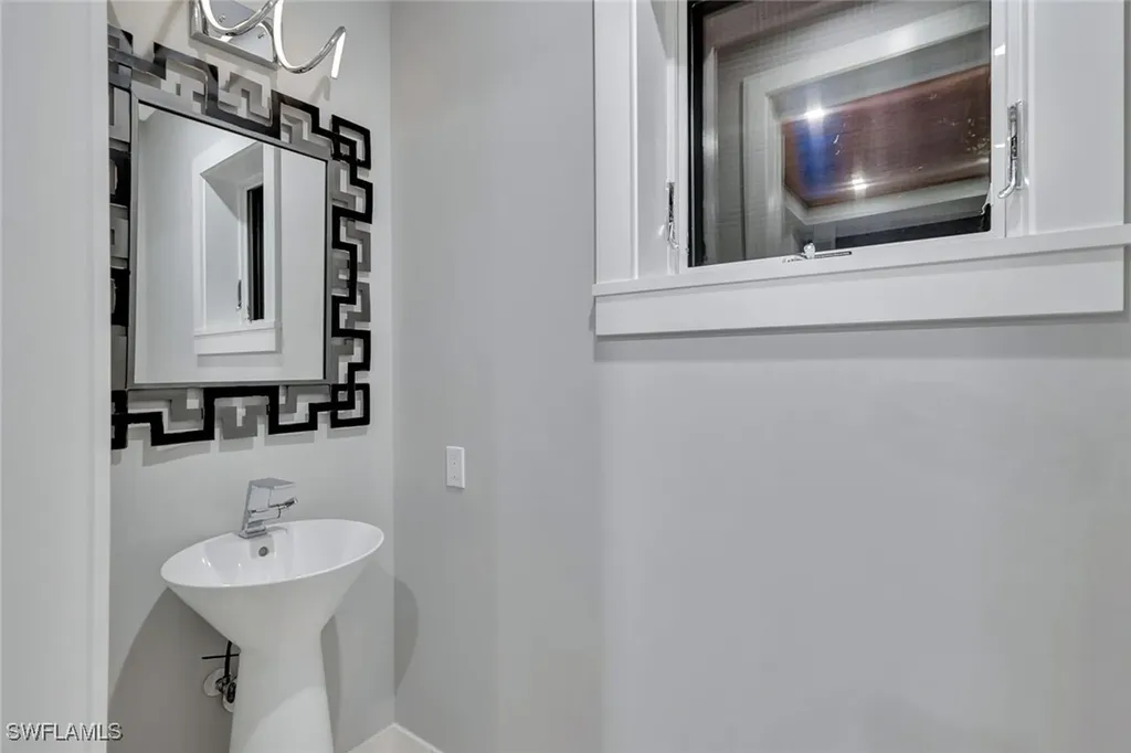 739 5th Avenue N Naples FL 34102